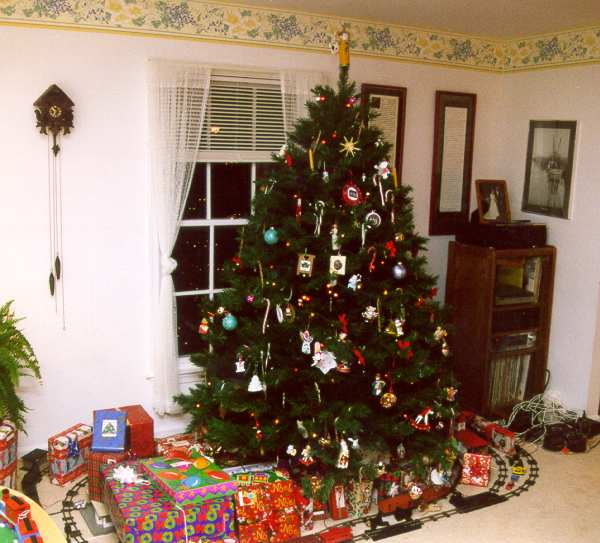 Layout with the Christmas Tree -- December 24, 2001